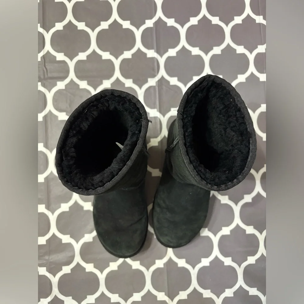 UGG Australia Women’s Classic short boot